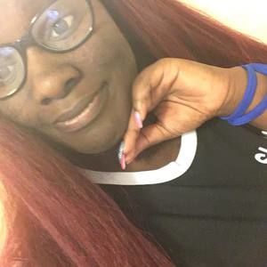 Meet your Posher, Dee-dee